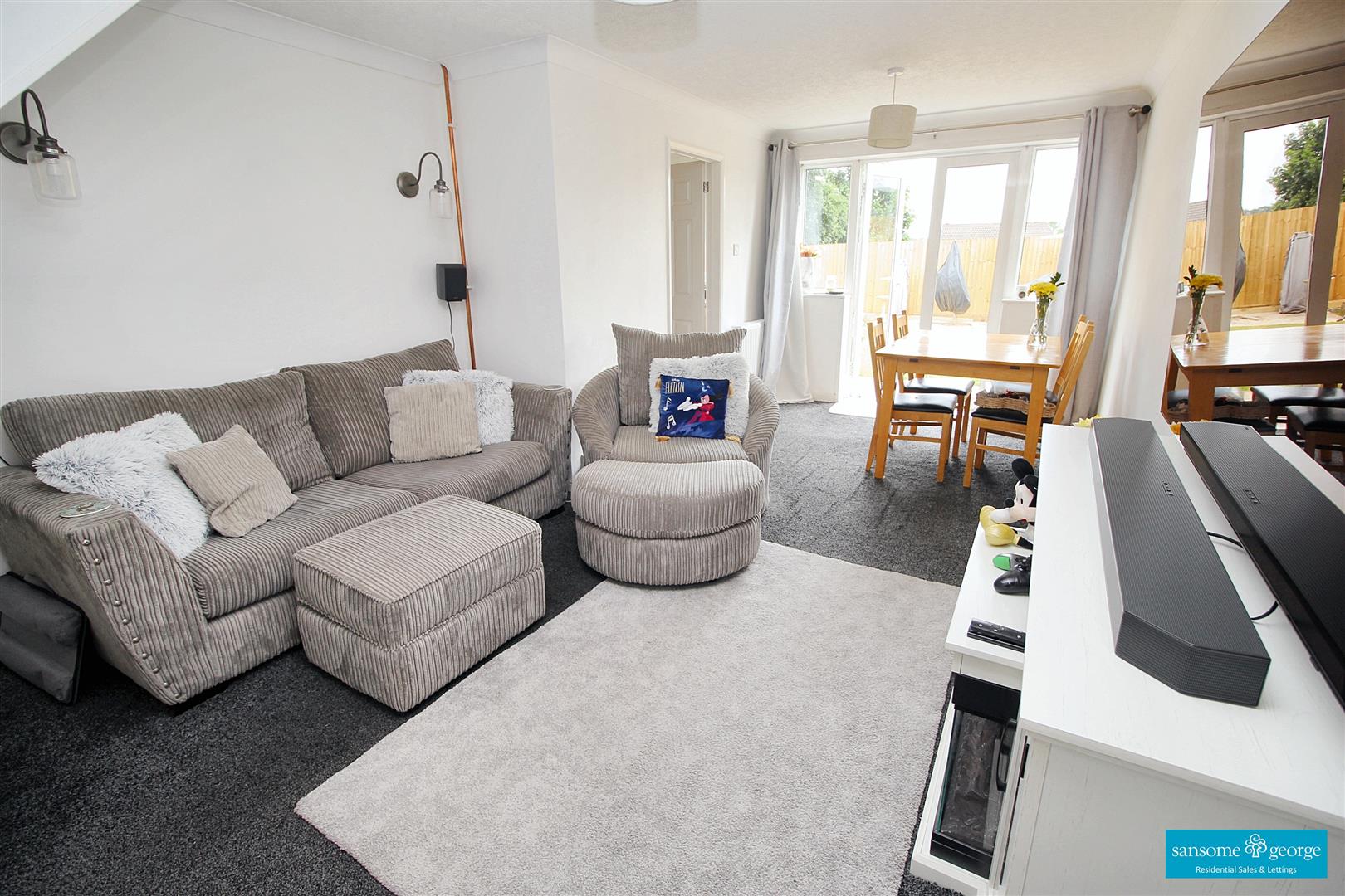 3 bed property in Kentwood Close, Tilehurst